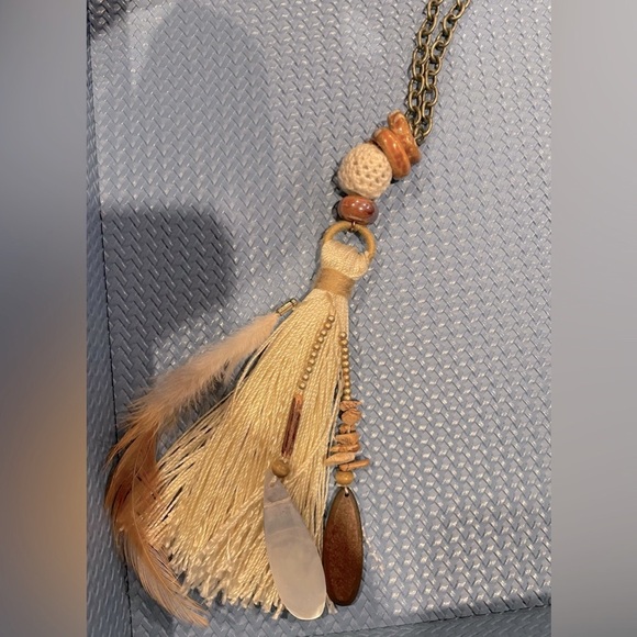 🪶 NWOT Chico’s Tassle Mix Necklace 🪶 - Picture 2 of 3